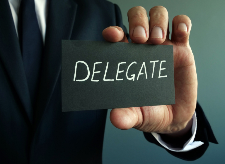 Leader Bilang “Peduli” Tim Menyebutnya Micromanagement